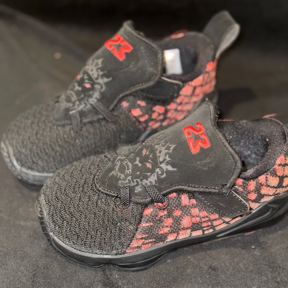 Nike LeBron 17 Black Red Toddler Size 9C 23 Lion - Picture 6 of 13